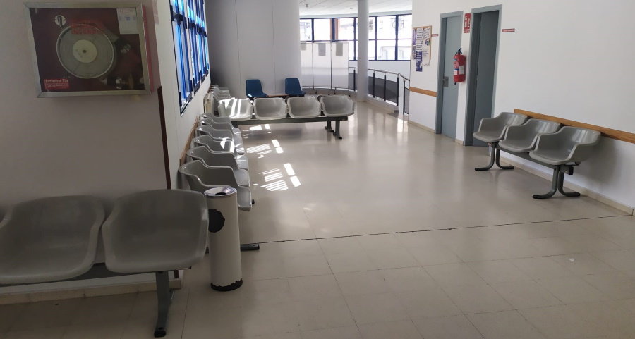 Centro de saúde de Xinzo de Limia, este mércores ás dúas da tarde. FOTO
