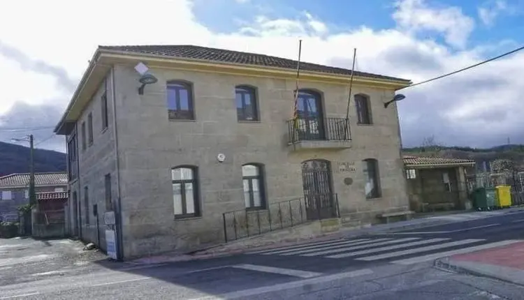 Casa do Concello de Porqueira, na Forxa.