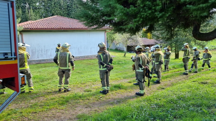 Formación de bombeiros forestais. Sergude. Abril 2022. FOTO Xunta (2)