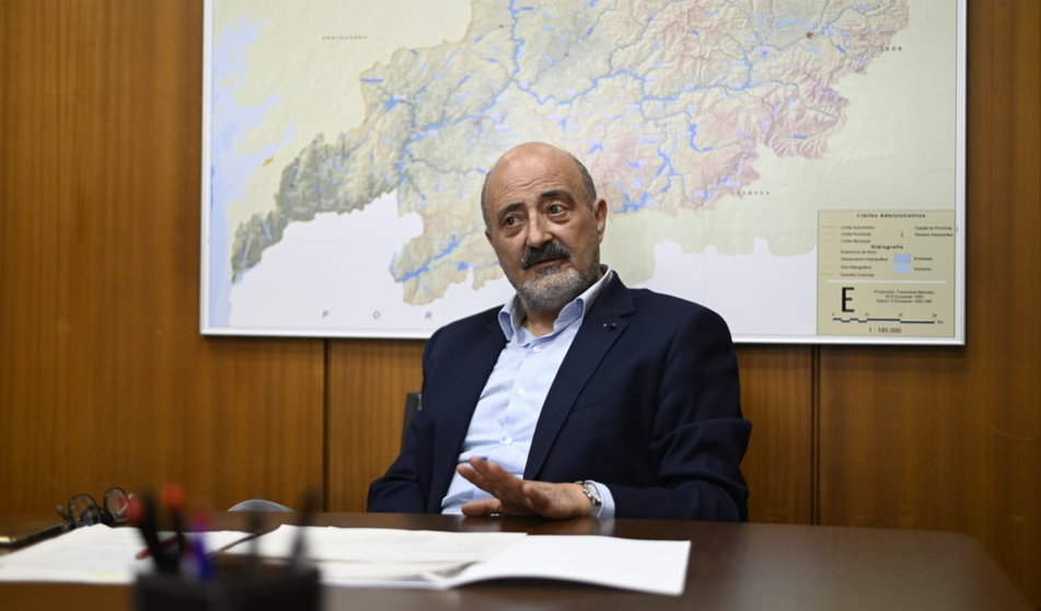 José Antonio Quiroga, presidente CHMS no seu despacho (4) (FILEminimizer)