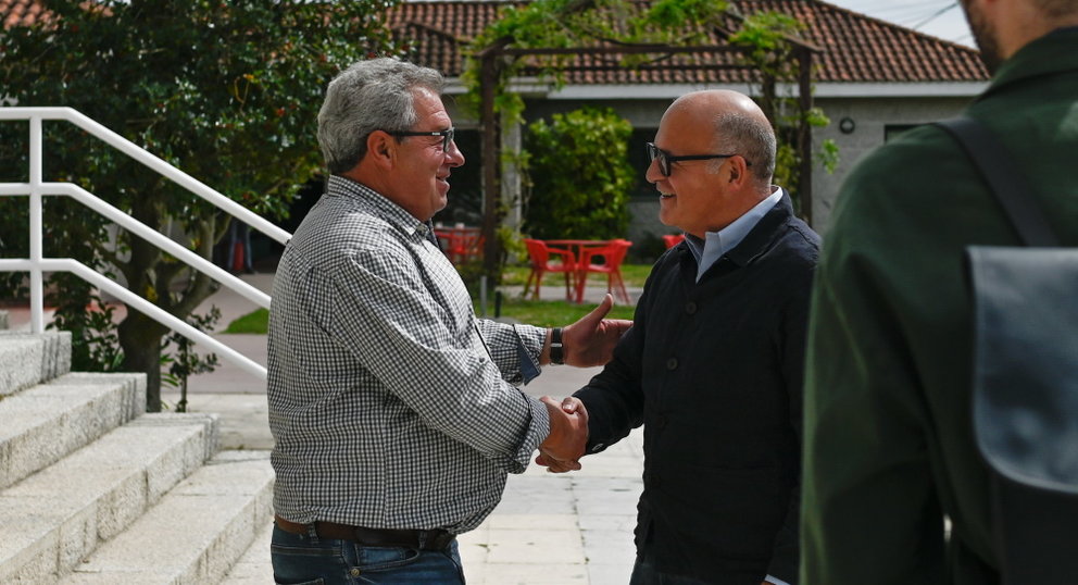 Antonio Míguez, alcalde de Vilar de Santos, recibe a Manuel Baltar, presidente da Deputación