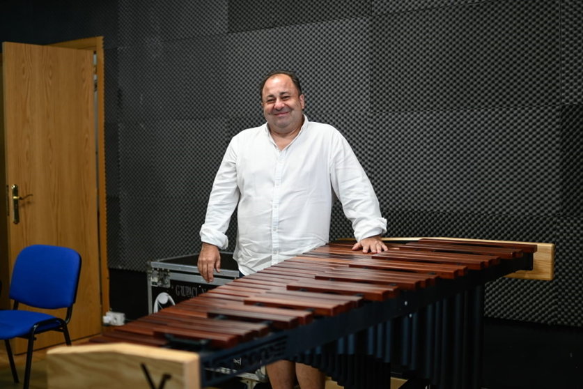 José Luis Tielas, director da Escola de Música da Limia e da Agrupación Musical da Limia. | FOTO: Noelia Caseiro.
