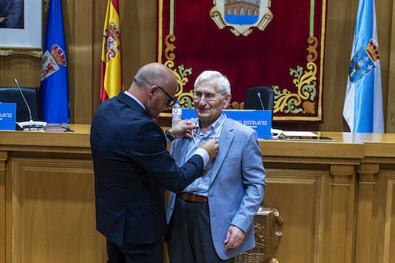 entrega da Medalla de Ouro da Provincia de Ourense a Alonso Estraviz (FILEminimizer)