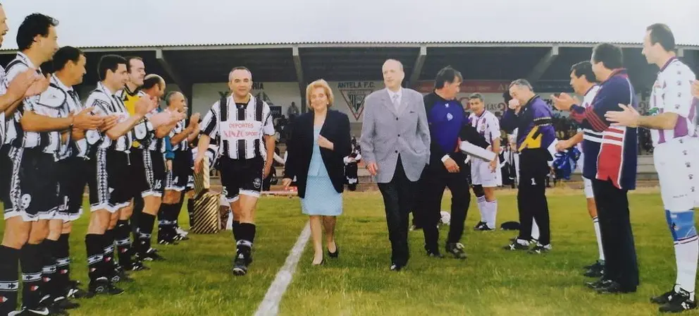 Homenaxe na Moreira a Ramón De la Fuente cun partido entre os veteranos do Antela e os do Valladolid. IMAXE Antela F. C