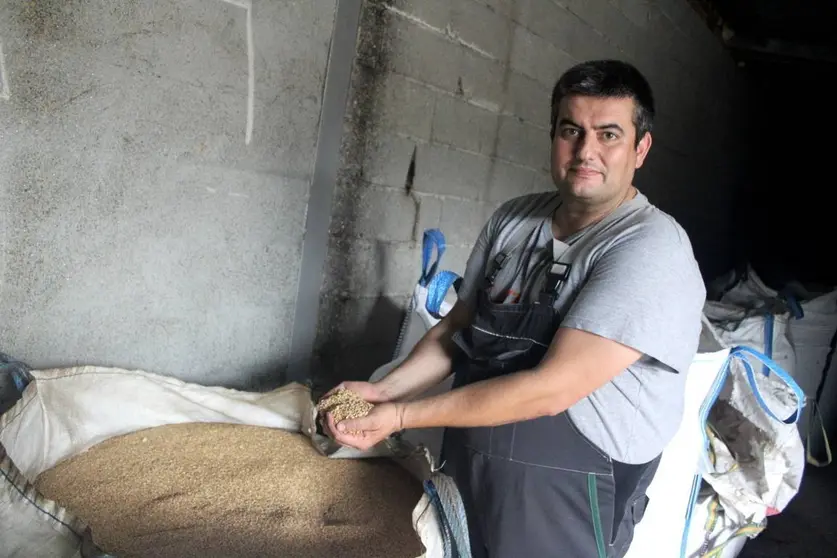 Roberto Manso. Agricultor e gandeiro. Santa Ana. Sandiás (3) (FILEminimizer)