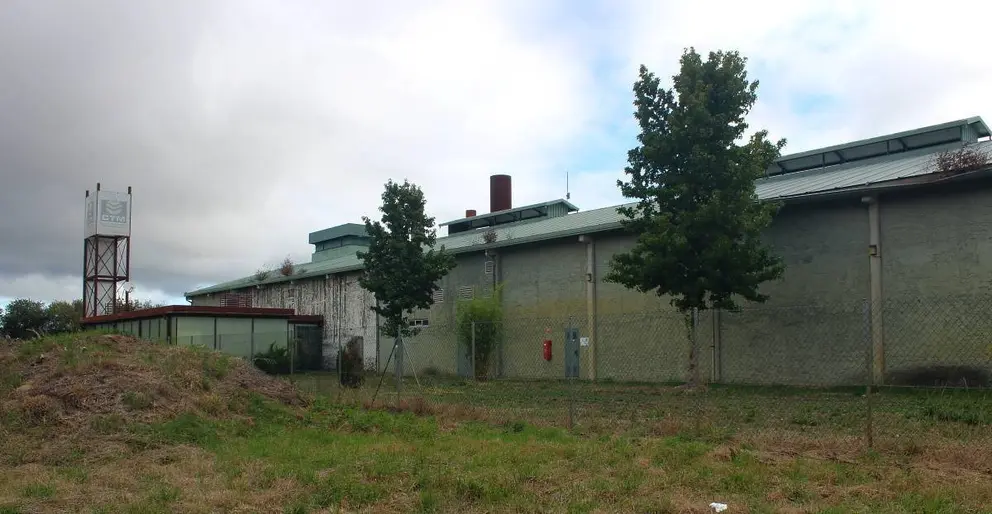 Antigua planta de tratamento de residuos gandeiros de Coren no complexo Pedra Alta, xunto á canle da Lagoa (FILEminimizer)