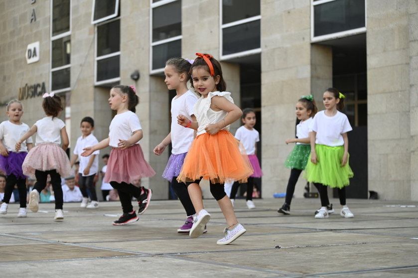 Nenas participantes da Gala de Fin de Curso da Academia Danzón, celebrada o pasado xuño. | FOTO: Noelia Caseiro.