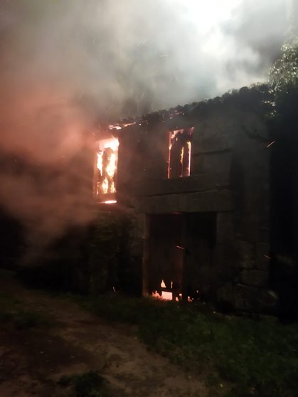 Incendio en una vivienda de Codosedo, en Sarreaus.