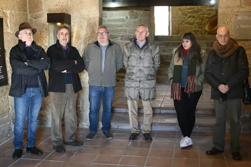 Manuel Traveso, Antón Jardón, Antonio Míguez, Delfín Caseiro, Sara Ruíz e José Carlos Sierra participaron na presentación das novas publicación promocionais do Museo da Limia. | FOTO: Noelia Caseiro.