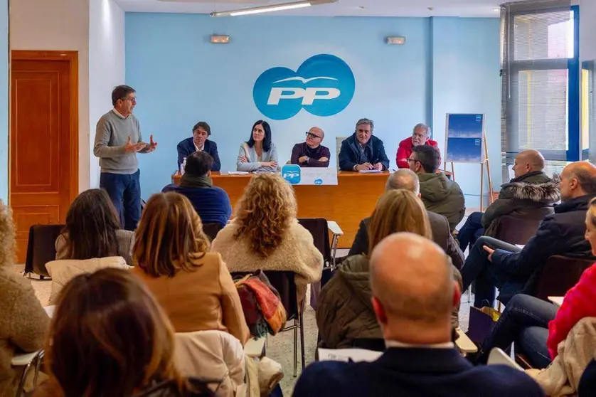 Reunión dos populares o pasado luns en Xinzo.