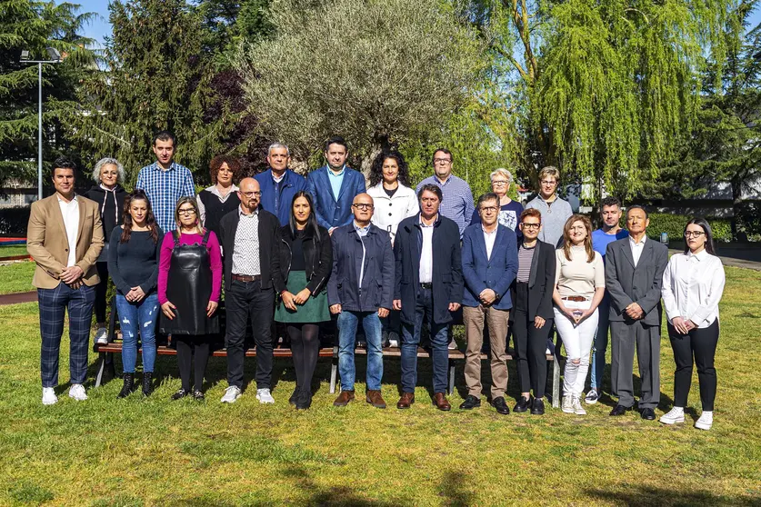 Manuel Baltaracompaña a candidatura do PPOU no Concello de Xinzo de Limia.