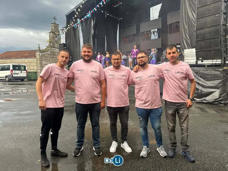 Jorge Joga, Ángel Rodríguez, Pablo Taboada, Yago Taboada e José Ángel Vidal son cinco dos seis integrantes da comisión de festas de Lamas. | FOTO: Noelia Caseiro.