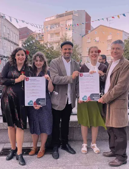 Camilo Vila e parte do seu equipo presentaron as cinco claves da súa candidatura na Feira das Mozas.