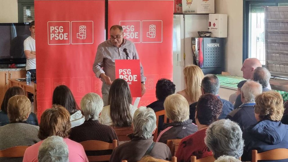 José Benito Souto, candidato del PSdeG PSOE en Vilar de Barrio, en el mitin celebrado en Arnuide.