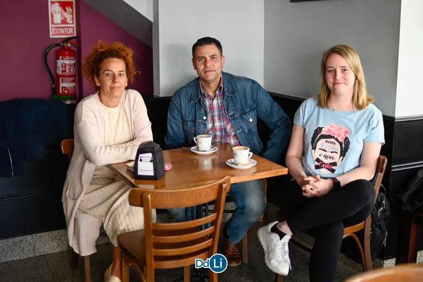 María José Carrera y María Méndez se reunieron con el candidato de VOX, Edelmiro Rodríguez.