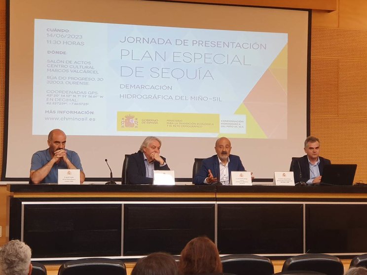 En el centro, Emilio González y José Antonio Quiroga, durante la presentación del Plan Especial de Sequía.
