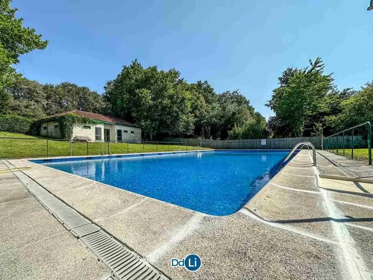 Las piscinas municipales de Vilar de Santos abren este sábado. | FOTO: Noelia Caseiro.