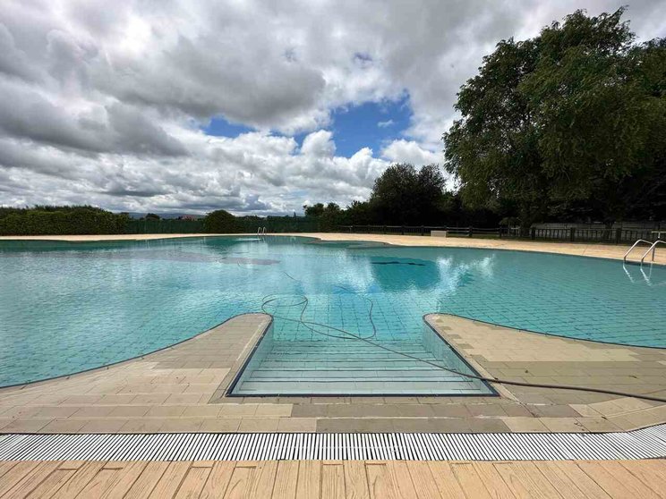 Las piscinas de Xinzo abrieron el pasado sábado 1 de julio. | FOTO: Noelia Caseiro.