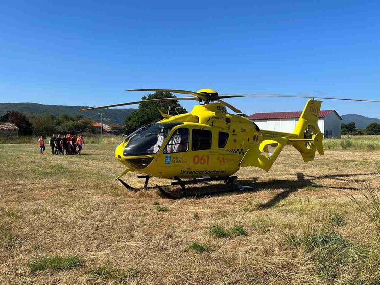 El helicóptero del 061 se movilizó para atender al trabajador herido.