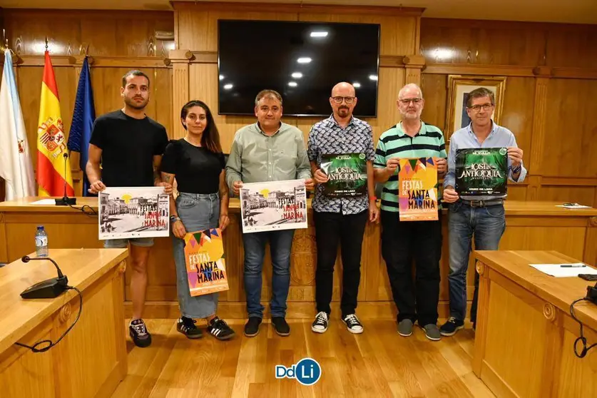 Fernando Paz, Adriana Jiménez, Amador Díaz, Ricardo Sieiro, Alfonso Carlos Lois e Carlos Gómez, na presentación das Festas de Santa Mariña. | FOTO: Noelia Caseiro.