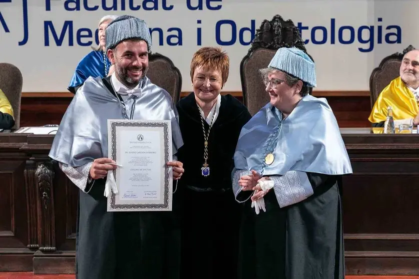 Eladio Jardón recogió el reconocimiento por su tesis doctoral en la Universidad de Valencia.