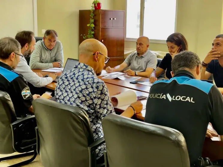 Reunión para preparar el dispositivo de seguridad de las fiestas de Santa Mariña en Xinzo.