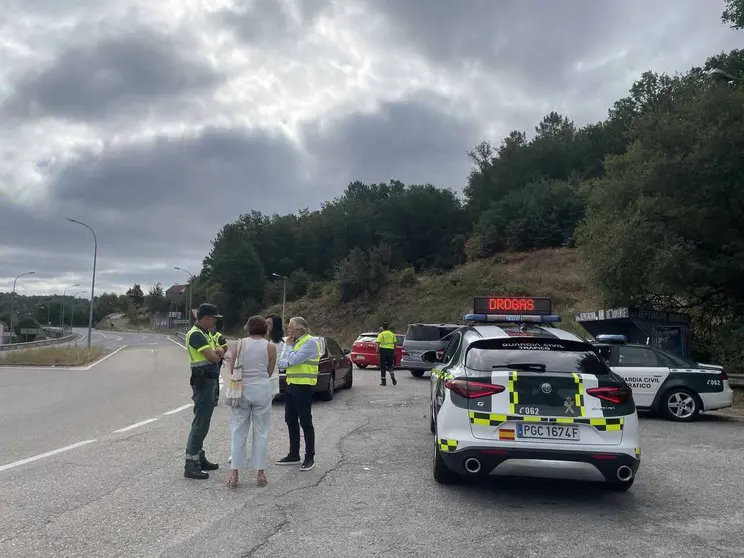 Control de la Guardia Civil en Pereiro de Aguiar.