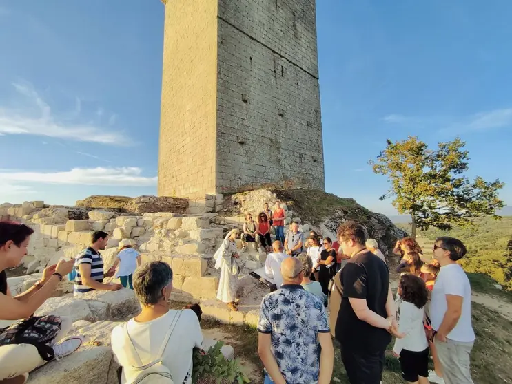 20231007 visita teatralizada torre da pena - concello xinzo