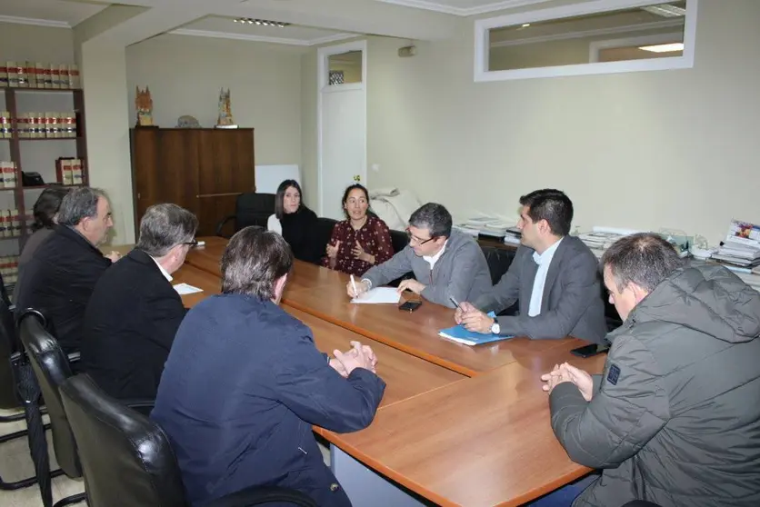 A reunión tivo lugar na casa consistorial da capital antelana.