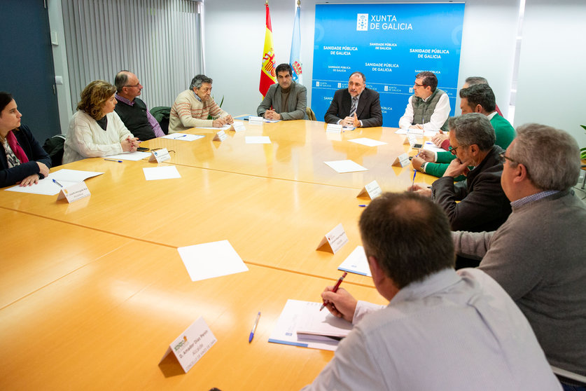 Na reunión cos alcaldes estaba tamén o delegado en Ourense, Gabriel Alén, e o xerente de Área, Félix Rubial.