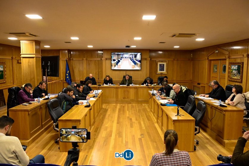 El pleno también acordó, por unanimidad, la reversión del local social de Morgade. | FOTO: Noelia Caseiro.