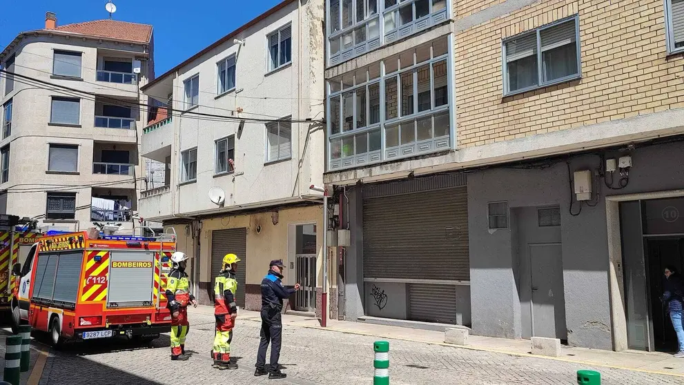 La fuga se localizó en el cuadro de entrada al edificio, en el exterior de la calle. | FOTO: Xosé Lois Colmenero.