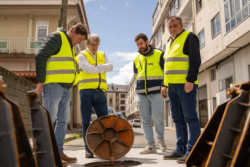O delegado territorial da Xunta en Ourense, Manuel Pardo, visitou a nova instalación acompañado polo alcalde de Xinzo, Amador Díaz, e o tenente de alcalde, Toni Fernández.