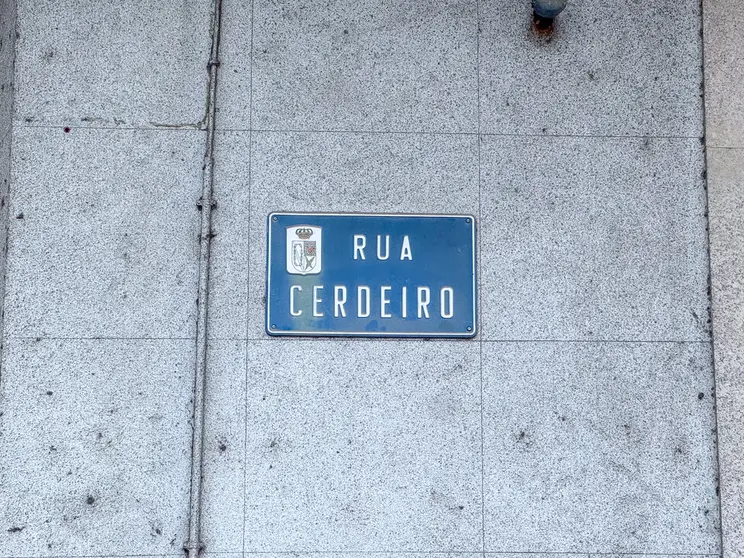 Obras de saneamento na r&uacute;a Cerdeiro de Xinzo de Limia.