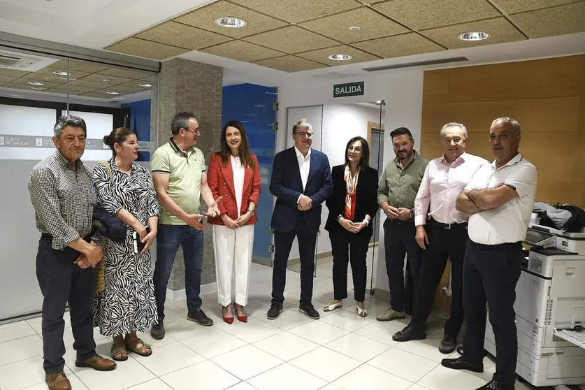A conselleira de Medio Rural re&uacute;nese con varios rexedores de concellos da Limia.