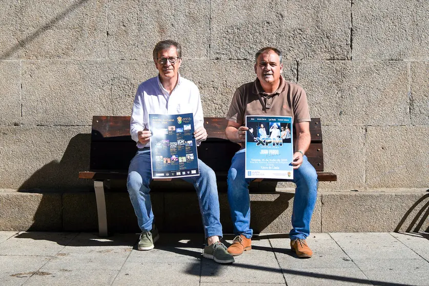 Carlos G&oacute;mez, concelleiro de Cultura e Amador D&iacute;az, alcalde do Concello de Xinzo de Limia.