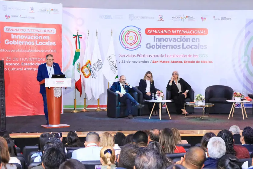 Amador D&iacute;az durante su ponencia en el seminario.