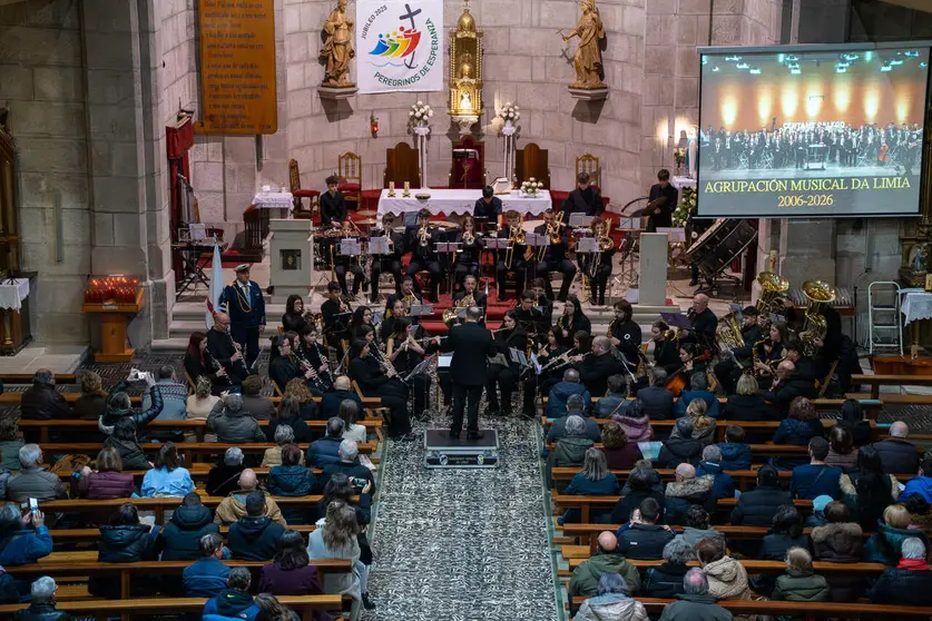 A Agrupaci&oacute;n Musical da Limia nun dos seus concertos na Igrexa de Santa Mari&ntilde;a de Xinzo.