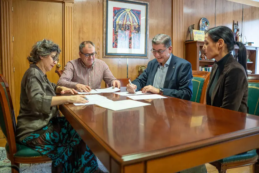 Imaxe da sinatura do convenio entre o Concello de Xinzo, Afundaci&oacute;n e ABANCA.
