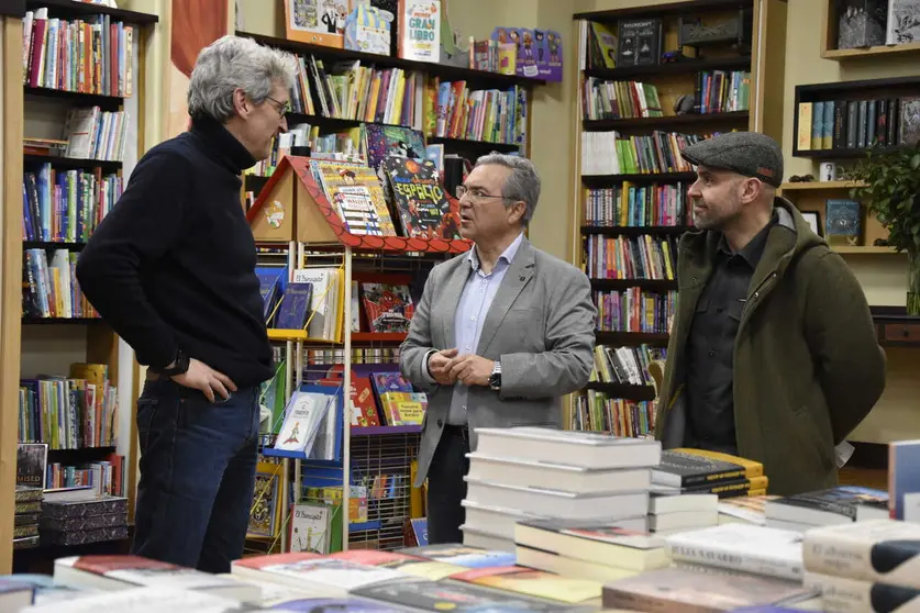 Luis Menor visitou a librer&iacute;a Eixido