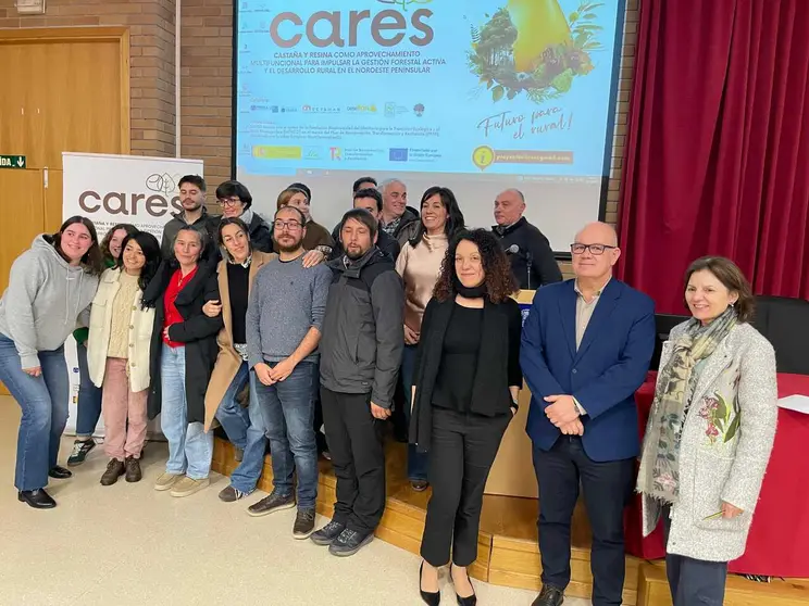 Alumnos de Vilar de Barrio participan no programa CARES con Eladio Santos.