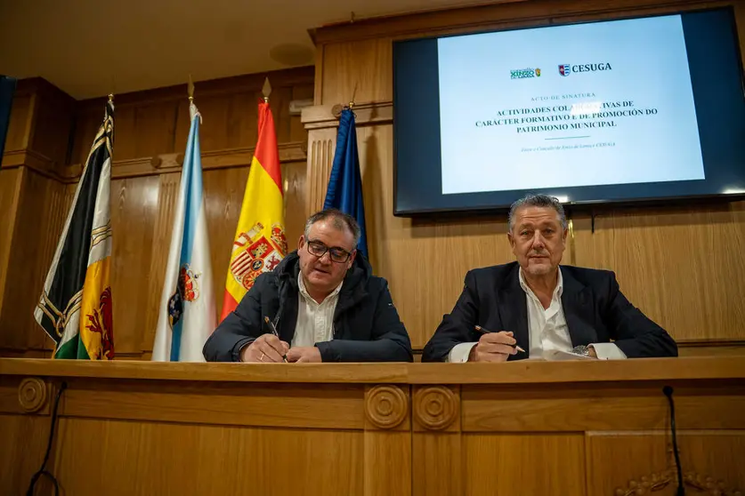 Amador D&iacute;az y Venancio Salcines durante el acto de firma del convenio.
