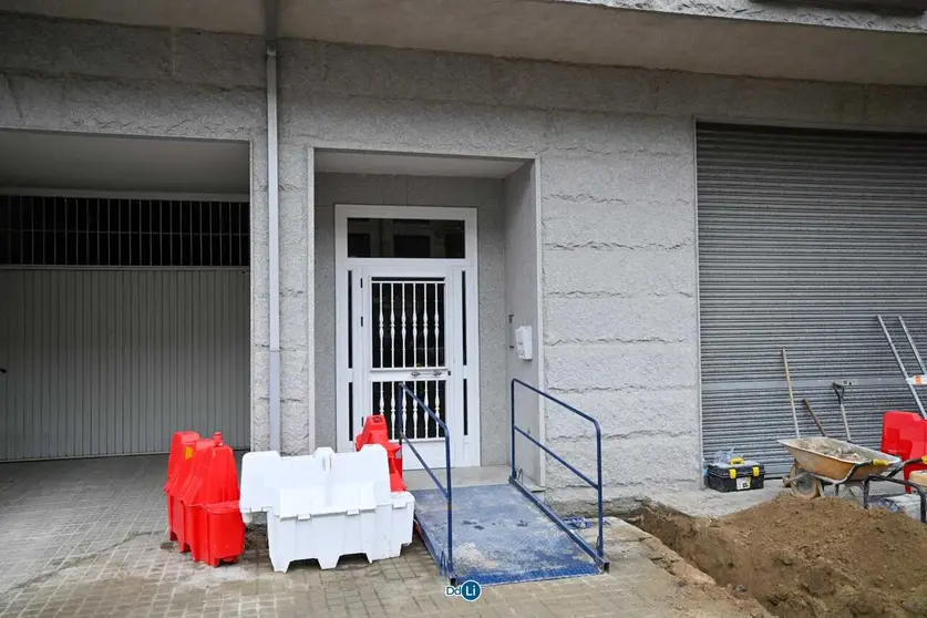 Fachada del edificio n&uacute;mero 104 de la Avenida de Ourense, afectado por el corte de suministro de gas.