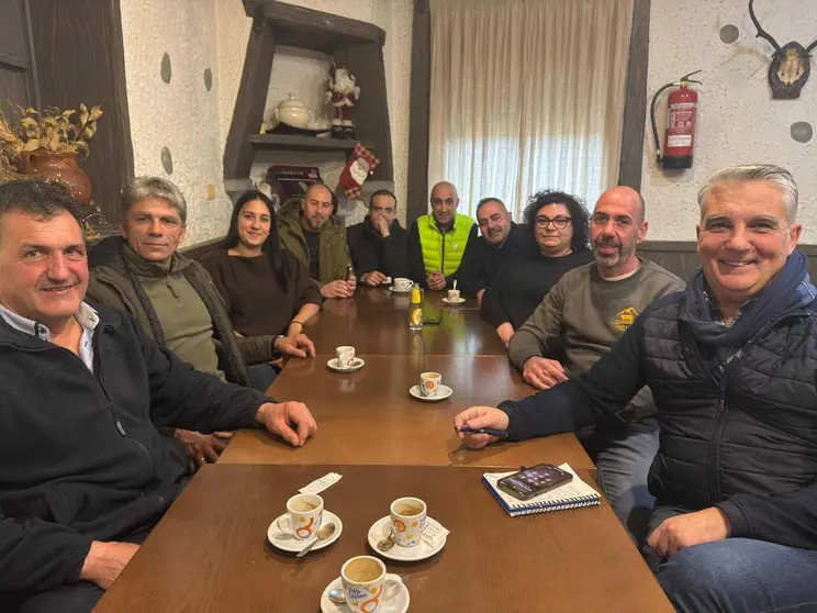 Cristina Campero e Miguel &Aacute;ngel Viso reun&iacute;ronse con gandeiros e agricultores de Montederramo e Maceda.