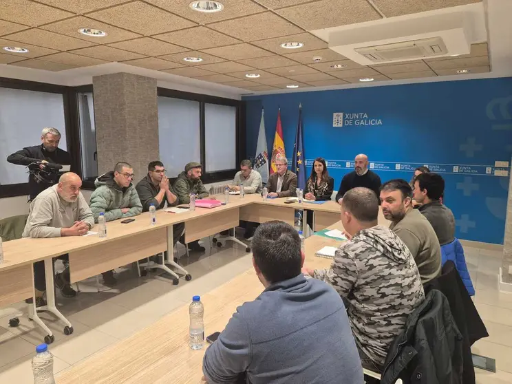 A conselleira do Medio Rural reuniuse en Ourense con representantes do sector primario galego.