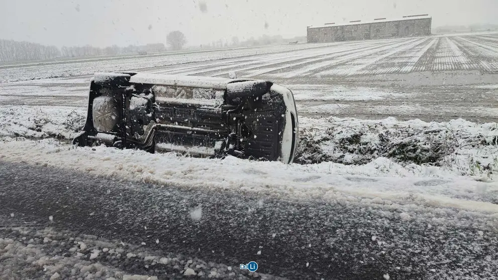 Incidente de tr&aacute;fico sin heridos en la carretera OU-1117