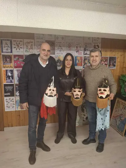 Cristina Campero e Jos&eacute; Lu&iacute;s Ferro co&ntilde;eceron os detalles do traballo de documentaci&oacute;n hist&oacute;rica de Justo Gude M&eacute;ndez.