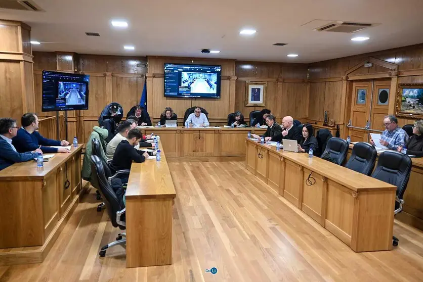 El gobierno local aprueba las cuentas que reducir&aacute;n la deuda a un mill&oacute;n de euros este a&ntilde;o.