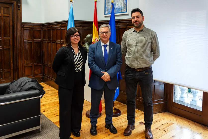 Reuni&oacute;n Luis Menor P&eacute;rez (Presidente da Deputaci&oacute;n Ourense) con Marcos Nogueiras Rodr&iacute;guez (Alcalde de Vilar de Santos).
