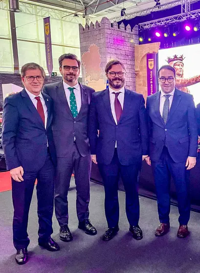 Carlos G&oacute;mez, Diego Calvo, Vasco Ferraz y Paulo Barreiro de Sousa durante la celebraci&oacute;n del 900 aniversario en Ponte de Lima.